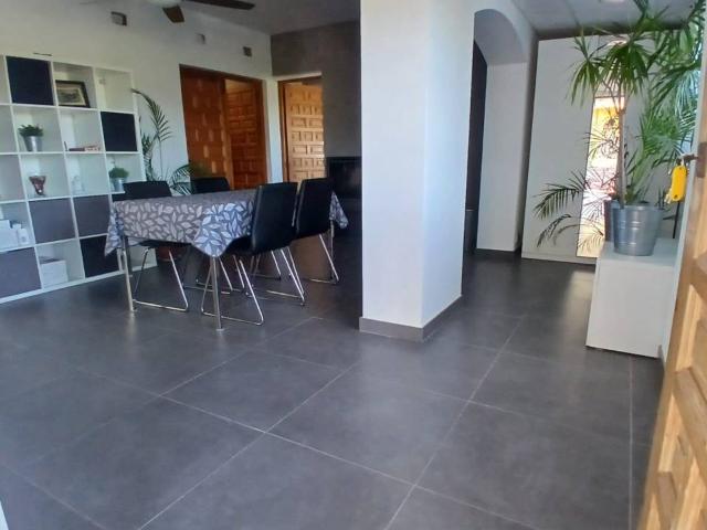 OPORTUNIDAD CASA CON VISTAS A MONTSERRAT