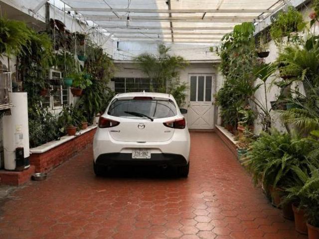 Oportunidad! Casa con bodega y local en Av. Tláhuac, uso de suelo mixto