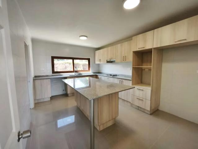 Oportunidad! Casa Con Excelente Vista Al Mar, Campus Del Mar | 4 dormitorios por 7500.00 en Quintero