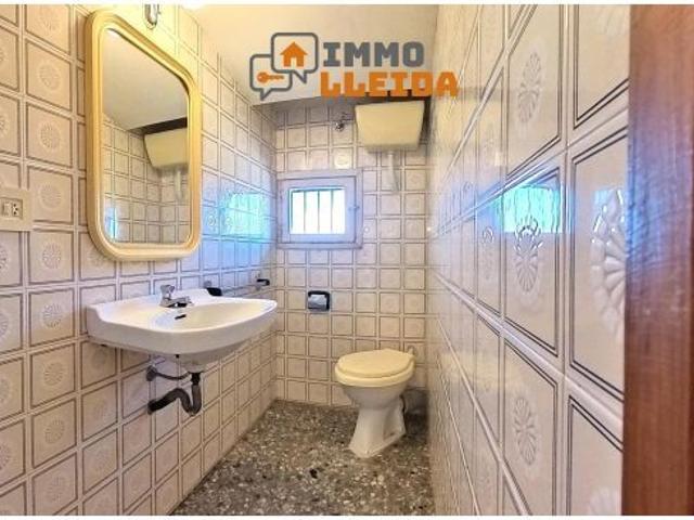 OPORTUNIDAD Casa con mucho terreno y varios garajes