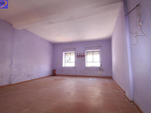 OPORTUNIDAD CASA DE PUEBLO EN CORRALES DE UTIEL