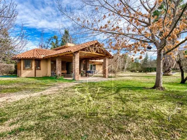 Oportunidad, casa en un terreno de 5000 mts2, tranquilidad | 4 dormitorios por 13500.00 en Colina