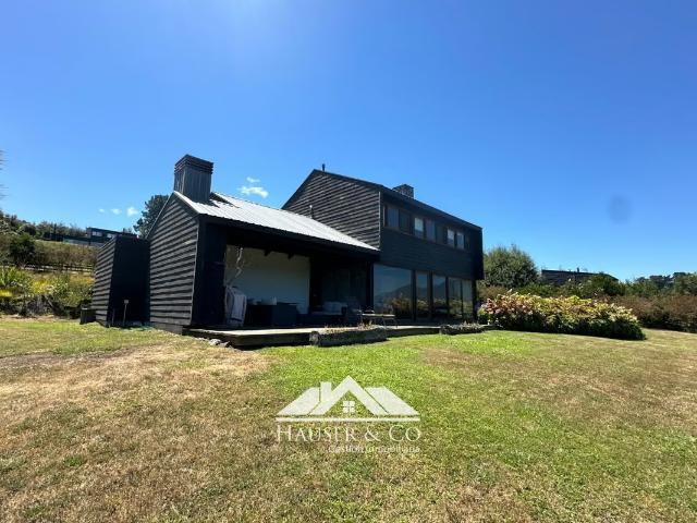 OPORTUNIDAD: CASA en venta con acceso a lago Panguipulli | 5 dormitorios por 16000.00 en Panguipulli
