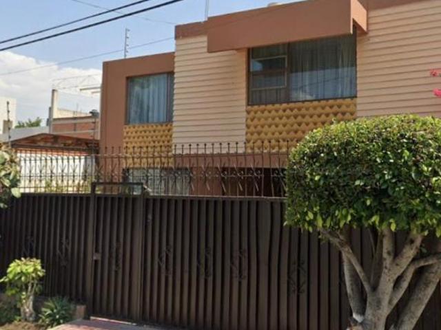 ¡OPORTUNIDAD! Casa Jardines del Moral León: Zona Dorada, Cerca Plaza Mayor, Segura y Plusvalía
