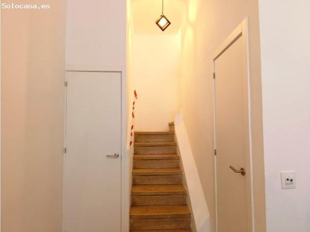 OPORTUNIDAD: Casa reformada en el centro de Calella con terraza privada