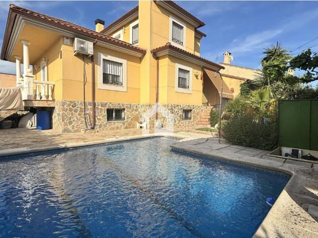 ¡OPORTUNIDAD! CHALET INDEPENDIENTE CON PISCINA EN URBANIZACIÓN ALDAGÜIL – ALBERCHE DEL CAUDILLO