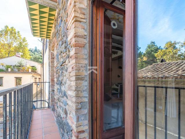 Oportunidad de vivir o invertir en esta propiedad totalmente. 322m² Torroja del Priorat