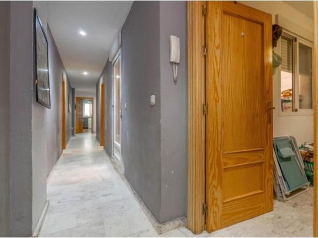 OPORTUNIDAD DE AMPLION PISO EN CHURRIANA DE LA VEGA, JUNTO PARADA DEL METRO