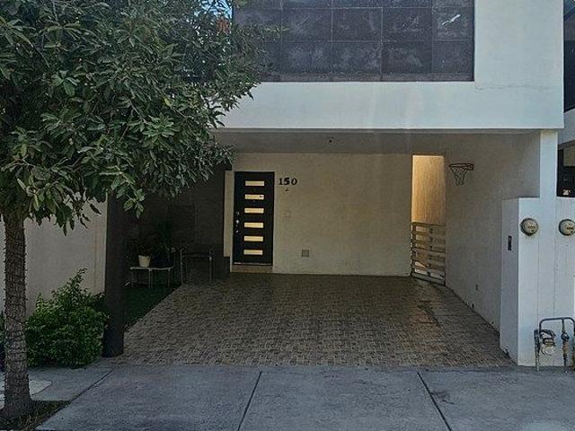 Oportunidad de casa en renta con super ubicación!