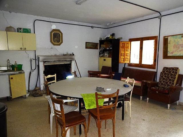 OPORTUNIDAD DE FINCA RUSTICA CON OLIVOS Y ALMENDROS