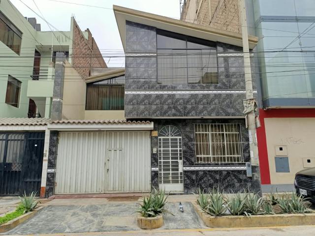¡Oportunidad De InversiÃ³n! Propiedad De 4 Niveles Con Gran Potencial Comercial En Lima Norte