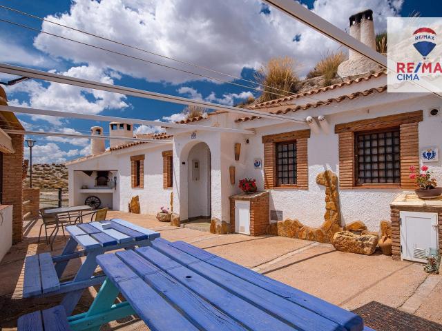 OPORTUNIDAD DE INVERSIÓN – COMPLEJO DE TURISMO RURAL EN CASAS CUEVA EN GRANADA
