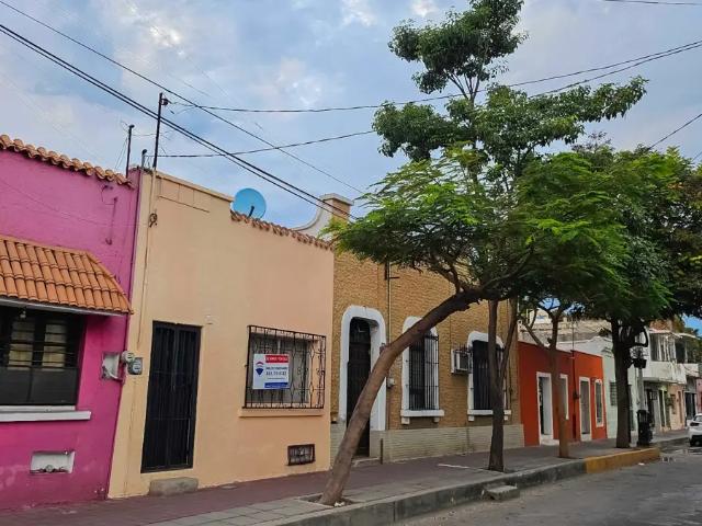 Oportunidad de inversion. Casa historica a 2 cuadrasde Plazuela Machado y Catedral de Mazatlan