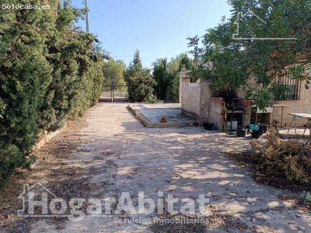 ¡OPORTUNIDAD DE INVERSIÓN! CHALET CON PISCINA CON MUCHAS POSIBILIDADES