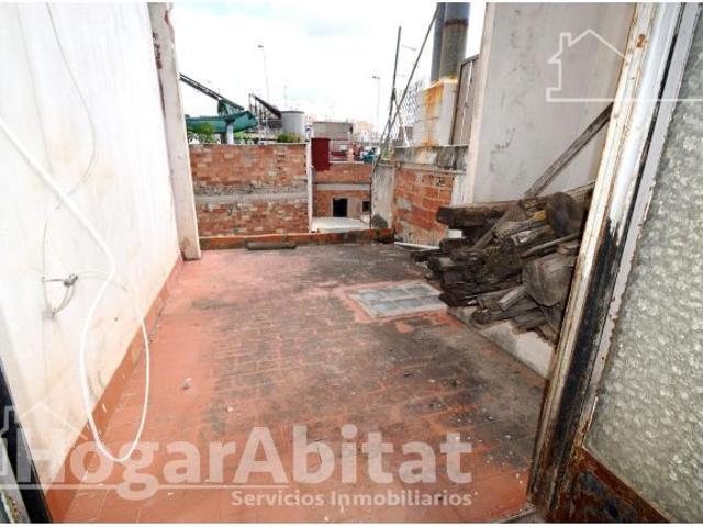 ¡OPORTUNIDAD DE INVERSIÓN! AMPLIO Y EXTERIOR PARA REFORMAR CON TERRAZA