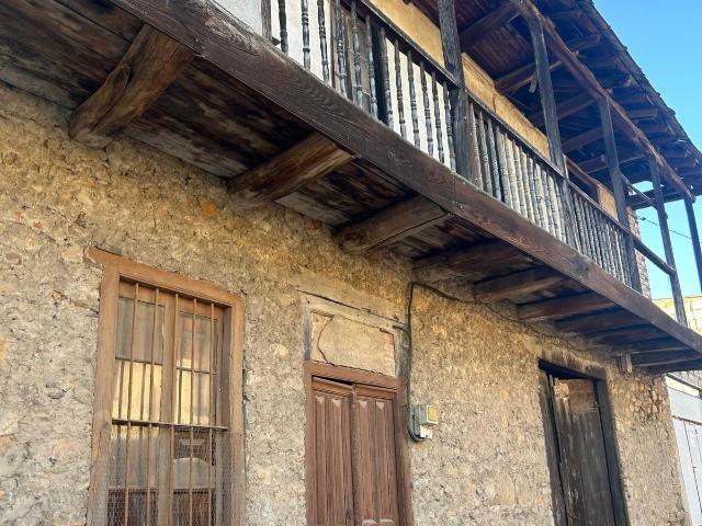 Oportunidad de Inversión: Dos Casas de Piedra en Almazcara por 26.800 €