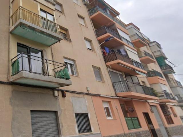 Oportunidad de Inversión en Alicante: 92m² para Recuperar