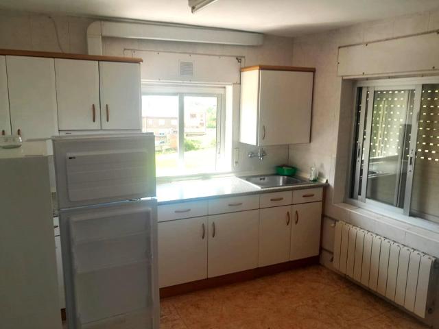 Oportunidad de Inversión en La Robla: Casa Solar con Rentabilidad Asegurada