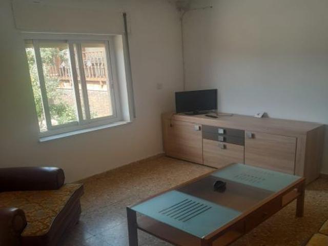 Oportunidad de Inversión en La Robla: Casa Solar con Rentabilidad Asegurada