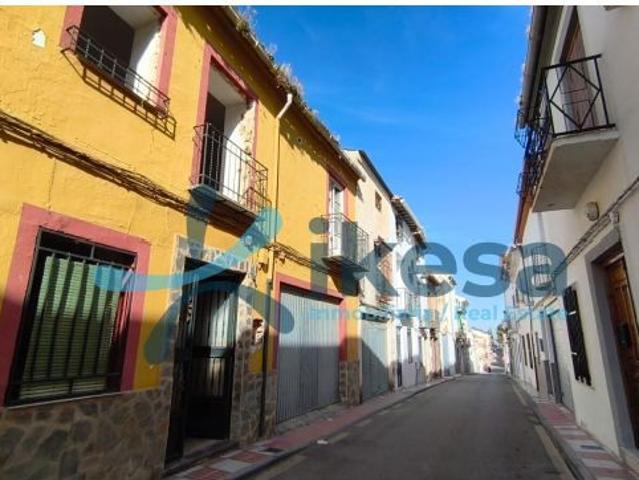 Oportunidad de Inversión en Mancha Real: Vivienda Unifamiliar para Reformar