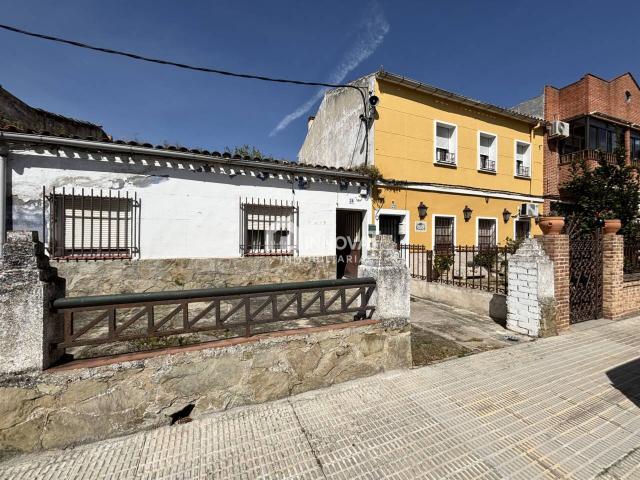 Oportunidad de inversión en Talavera de la Reina – Terreno urbano con vivienda para reformar o nueva construcción