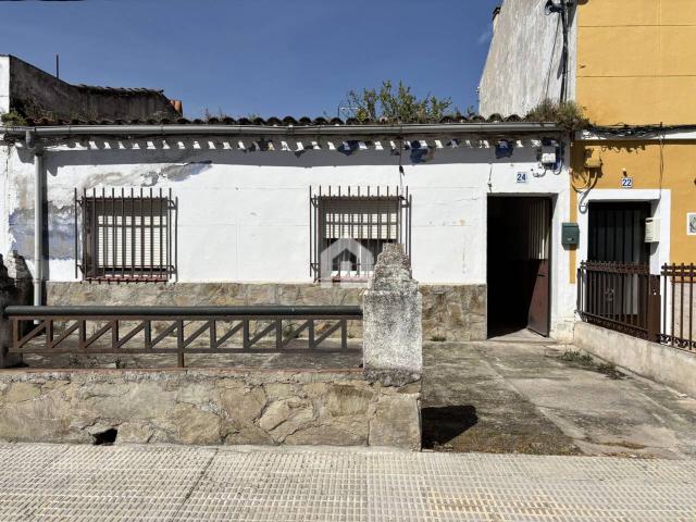 Oportunidad de inversión en Talavera de la Reina – Terreno urbano con vivienda para reformar o nueva construcción