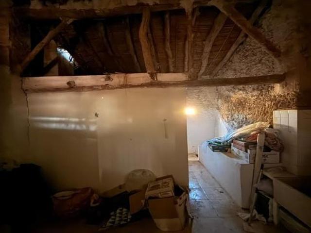 Oportunidad de Inversión en Villar del Arzobispo: Casa para Reformar