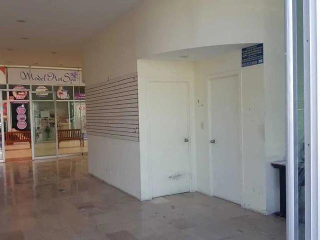 OPORTUNIDAD DE INVERSION LOCAL EN PLAZA COMERCIAL