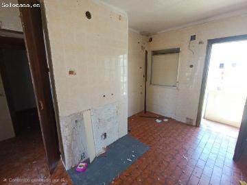 Oportunidad de Inversión: Piso en Avilés a Reformar por €57,000
