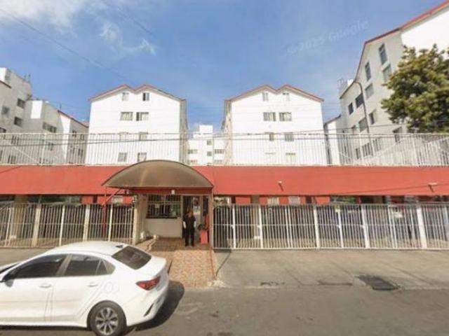 Oportunidad Departamento en Remate en calle Centeno Col. Granjas México. CDMX