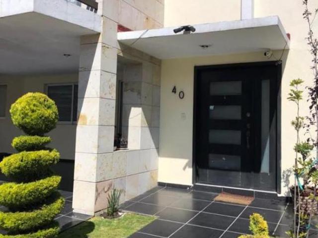 Oportunidad en Toluca: Acogedora Casa en Condominio con Excelente Ubicación