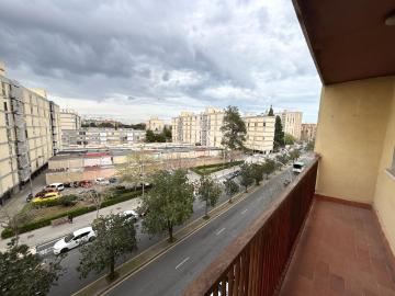 OPORTUNIDAD en Vara de Quart – 4 habitaciones, 2 baños y gran balcón