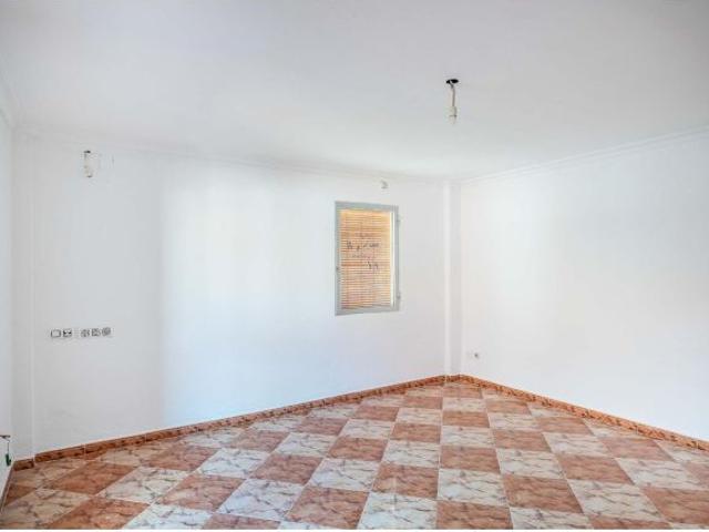 ¡Oportunidad en Alcalá de Guadaira! Piso con gran potencial