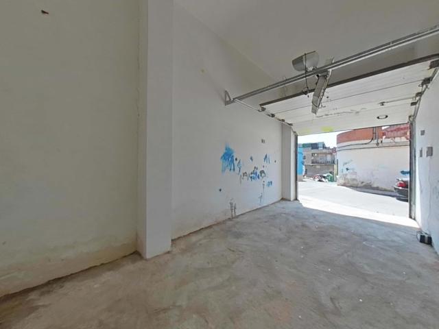Oportunidad en Alzira: Local de 20m² para recuperar