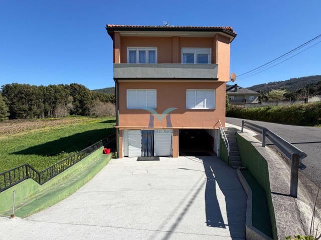 ?Oportunidad en Brens: casa de 337 m², amueblada, con garaje y varias viviendas