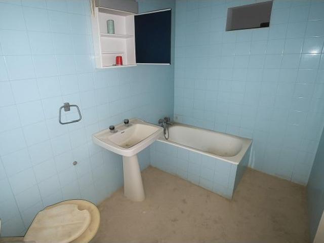 Oportunidad en Calle Los Pozos: vivienda con encanto para reformar