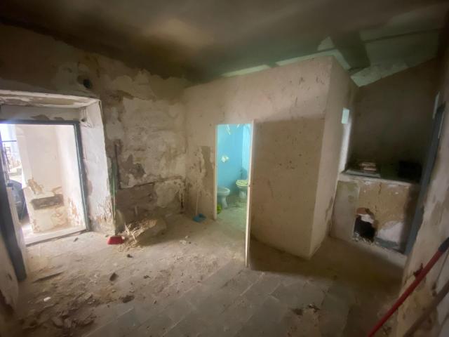 Oportunidad en Calle Los Pozos: vivienda con encanto para reformar