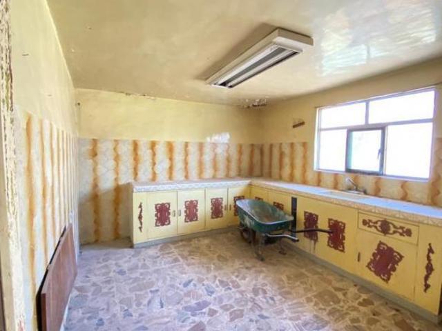 Oportunidad en Cda. Nogales: Casa de 40 Años con Estructura Sólida en 225m2 de Terreno. ¡Remodela a