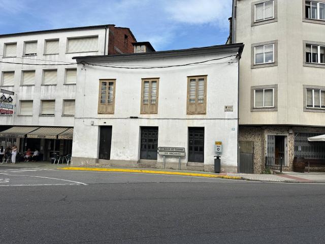 Oportunidad en el centro de Becerreá: Edificio + Casa tradicional con gran local
