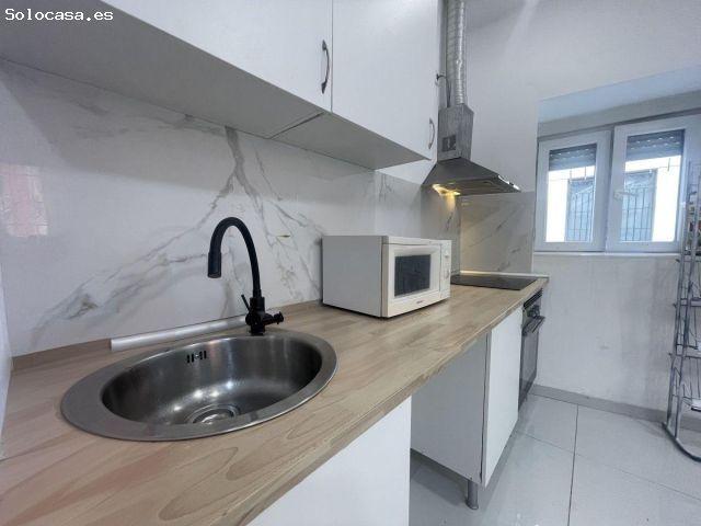 Oportunidad en el Centro de de Requena! Casa de Pueblo Totalmente Reformada