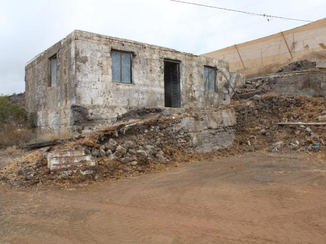 Finca Rústica en Venta de 55.000 m2 con casa de 100 m2 para reforma – Guía de Isora