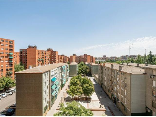 OPORTUNIDAD EN LA ZONA DE HELLIN 4 DORMITORIOS, 2 BAÑOS, CON 2 TERRAZAS Y ASCENSOR