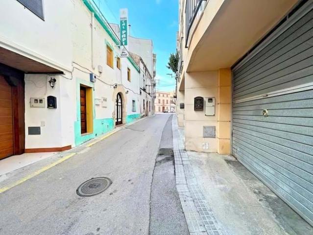 Oportunidad en Llorenç del Penedès: Casa a reformar con 2 dorm