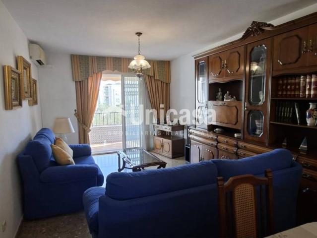¡Oportunidad en Martínez de la Rosa! Piso Exterior con Terraza y Vistas Despejadas