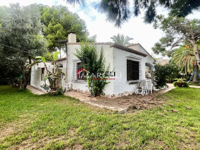 OPORTUNIDAD EN PUNTA PRIMA CHALET INDEPENDIENTE CERCA DEL MAR