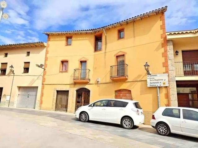 Oportunidad en Sant Feliu Sasserra: Piso con Garaje y Patio
