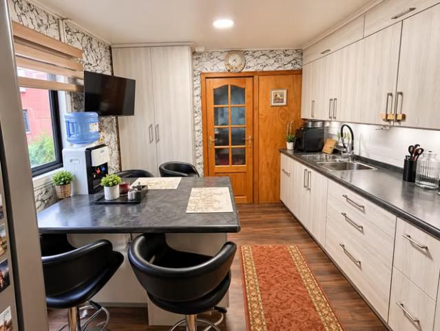 Oportunidad en sector las gaviotas | 2 viviendas en 1.006 M² DE TERRENO | 5 dormitorios por 220000. 00 en Valdivia