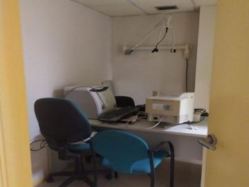 OPORTUNIDAD! Entresuelo comercial en alquiler ideal para oficinas, centros de estética.