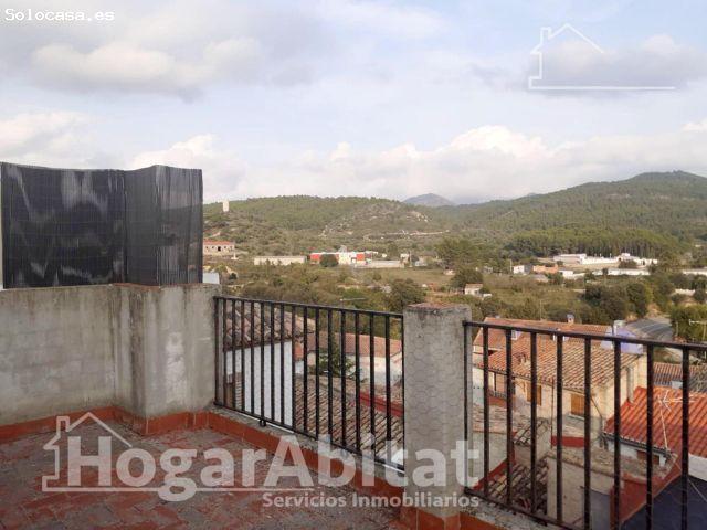 ¡OPORTUNIDAD! ESPACIOSA CASA CON TERRAZA Y GARAJE