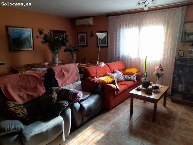 OPORTUNIDAD GRAN CASA DE CAMPO EN FLIX CON INMEJORABLES ACABADOS Y PISCINA CUBIERTA